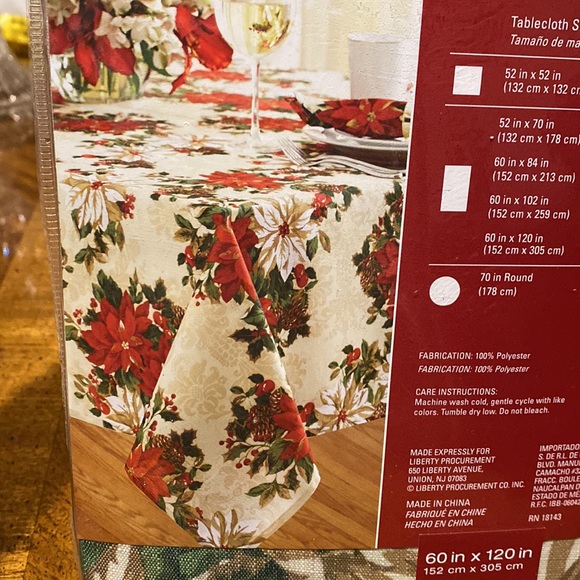 HOLIDAY TABLECLOTH W NAPKINS, 60x120, new in box, 8 matching napkins - Picture 6 of 6